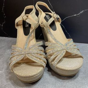 Beston Broadway-10 Gold Glitter Size 8m